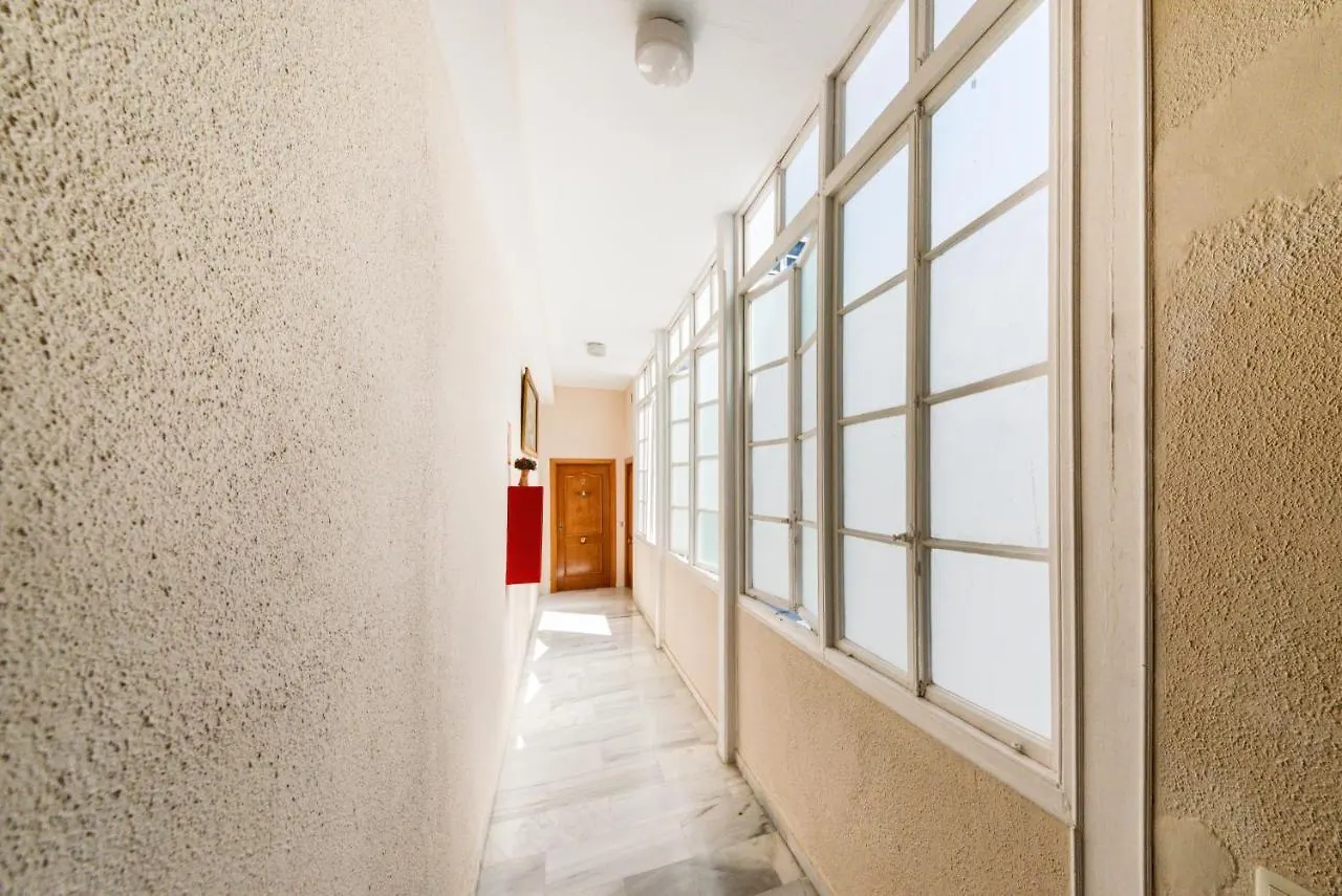 Holidays2Malaga Calle Nueva 2 bedroom High Speed WIFI Spanje