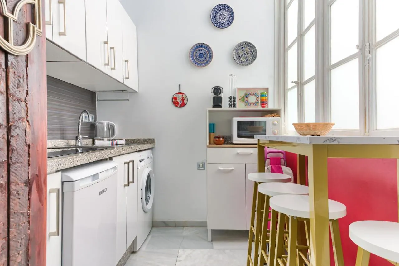 Holidays2Malaga Calle Nueva 2 bedroom High Speed WIFI 0*,