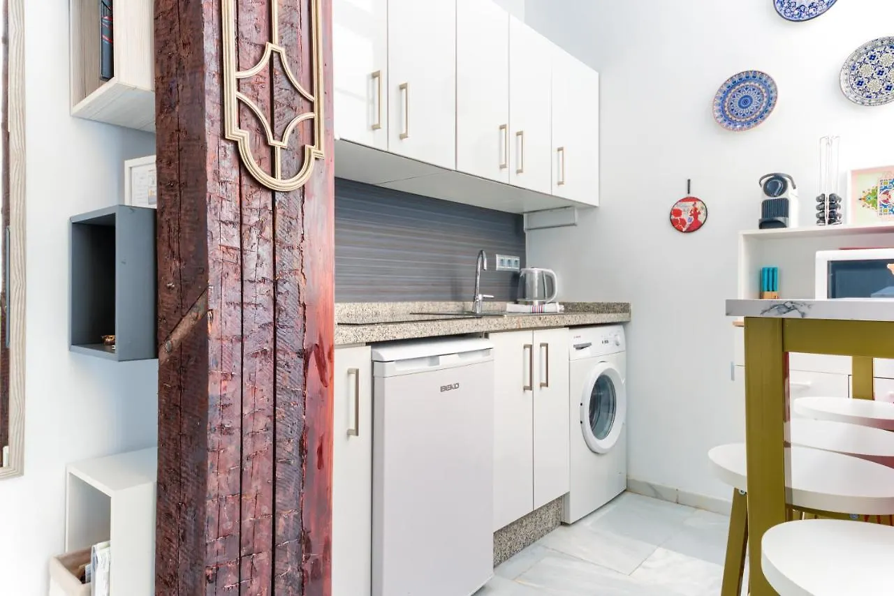 Holidays2Malaga Calle Nueva 2 bedroom High Speed WIFI 0*,  Spanje
