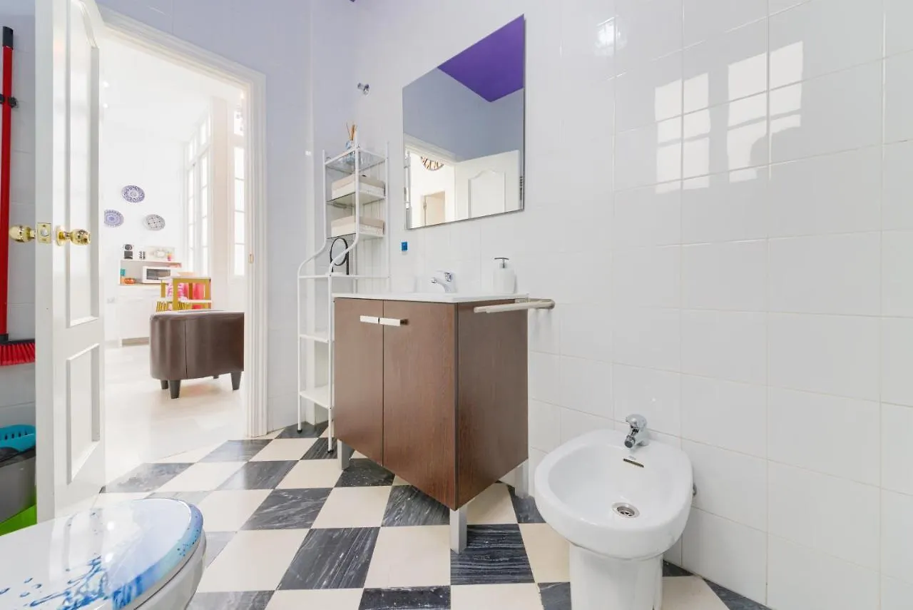 Holidays2Malaga Calle Nueva 2 bedroom High Speed WIFI Appartement